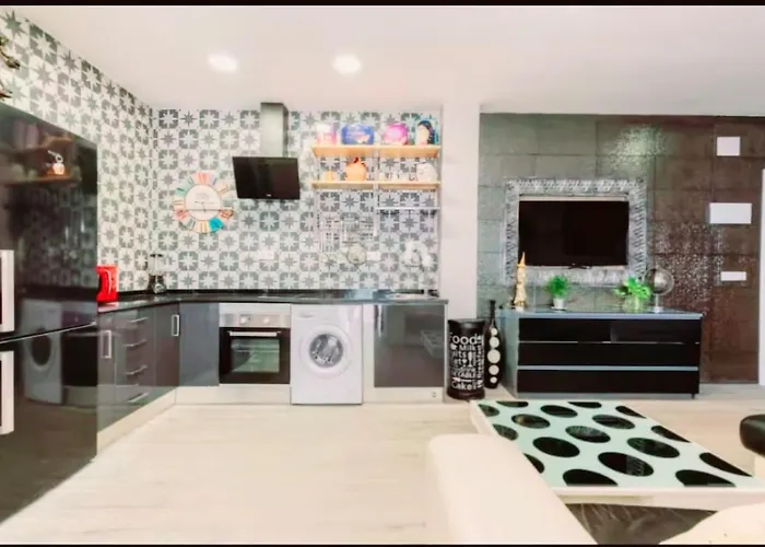 Piso Trianero Con Piscina Privada Apartamento *